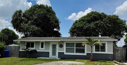 Building Photo - $2,950MONTHLY;3120 SW 35TH AVE WEST PARK, ...