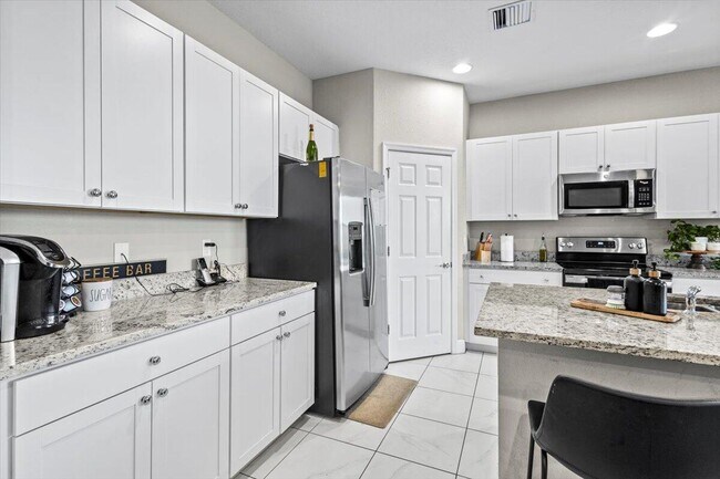 Building Photo - 1766 NW Cataluna Cir