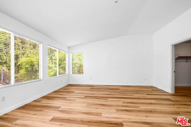 Building Photo - 10645 Chiquita St