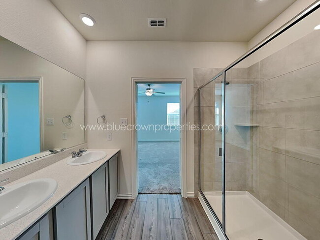 Building Photo - 4925 Woodloch Dr