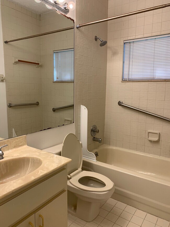 Building Photo - 300 New Waterford Pl