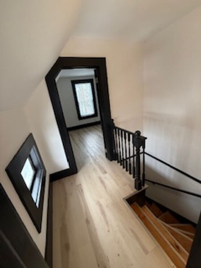 Building Photo - 18-20 Pierce St