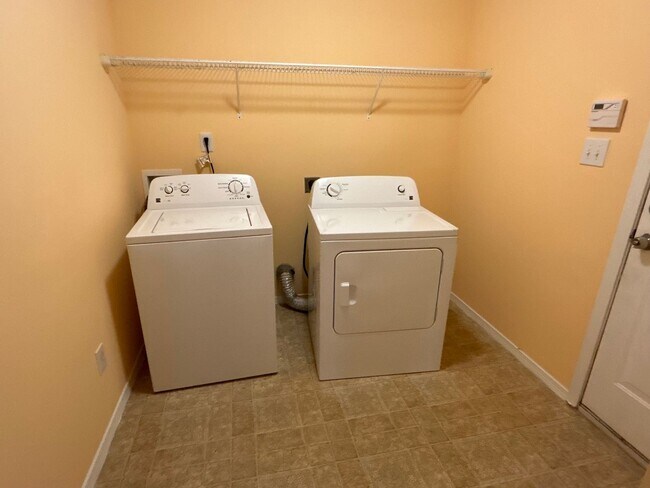Building Photo - Spacious 3 Bed | 2.5 Bath House in Raleigh