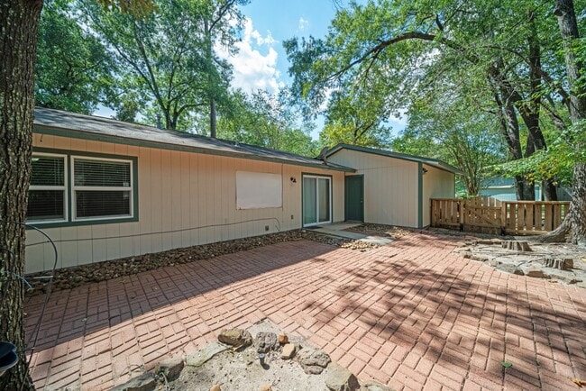Building Photo - 10 Raccoon Ln