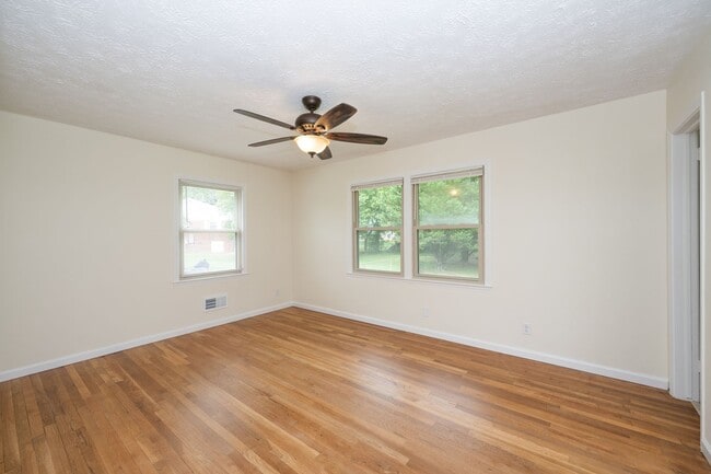 Building Photo - # Charming Greenville Home with Excellent ...