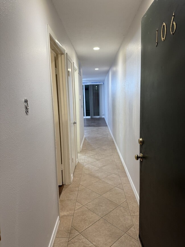 Building Photo - 12600 Melville Dr