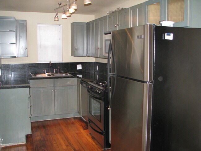 Primary Photo - 4612 Bennett Ave