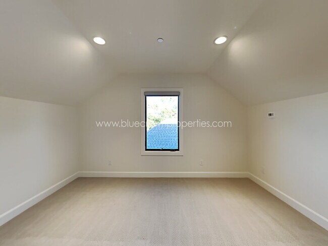 Building Photo - 4305 Emerson Ave