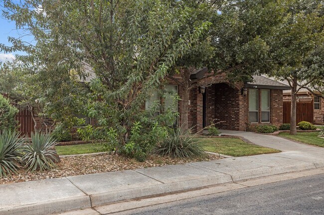 Building Photo - 5903 Sabine Dr