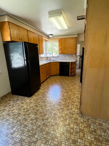 Building Photo - 640 E 300 N