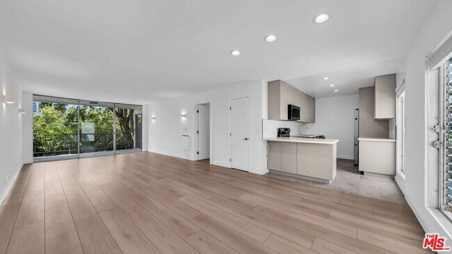 Primary Photo - 305 San Vicente Blvd