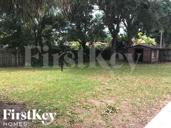 Building Photo - 14300 Iroquois Ave