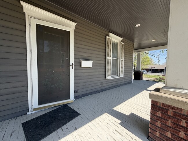 Building Photo - 845 Illinois St