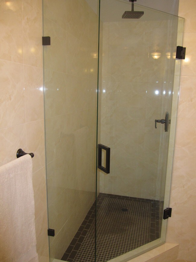 2nd bathroom with walk in shower! - 535 Esplanade
