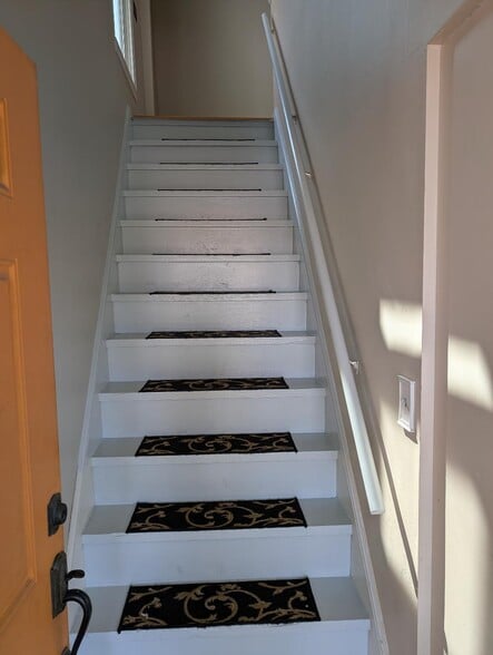 Building Photo - 3158 Oak St