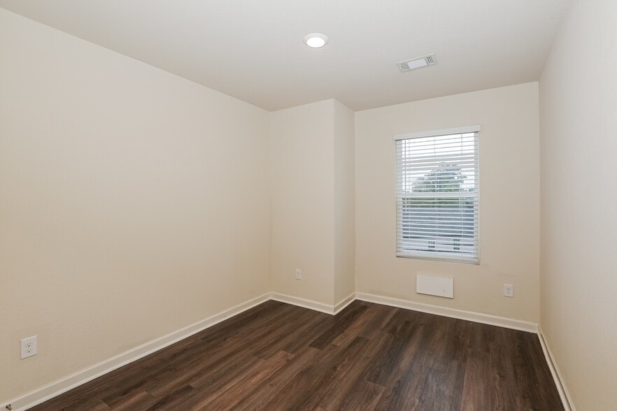 Building Photo - 1010 Highwood Ln