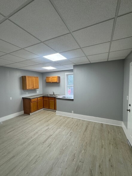 Building Photo - 506 S Market St