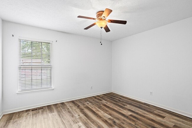 Building Photo - 5009 Legacy Dr