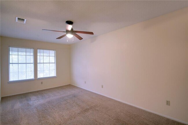 Building Photo - 1015 E Yager Ln