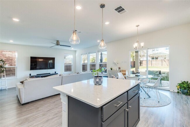 Building Photo - 17409 Crazy Arm Rd