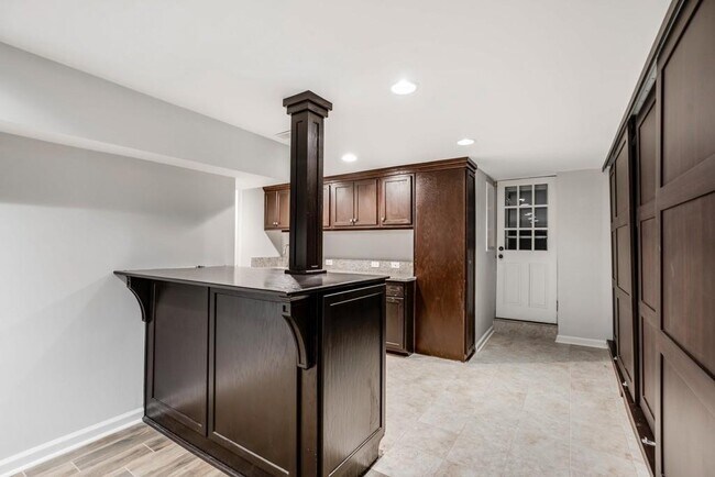 Building Photo - 2896 N Hills Dr NE