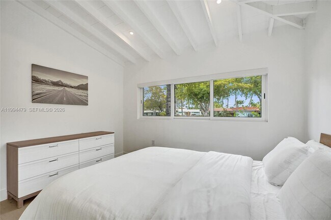 Building Photo - 12478 N Bayshore Dr