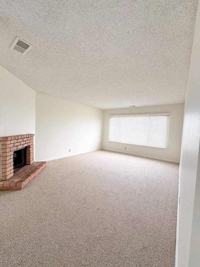 Building Photo - 26 Camelot Ct