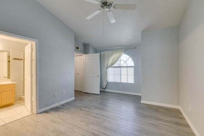 Building Photo - Updated 2-Bedroom Condo with Fireplace