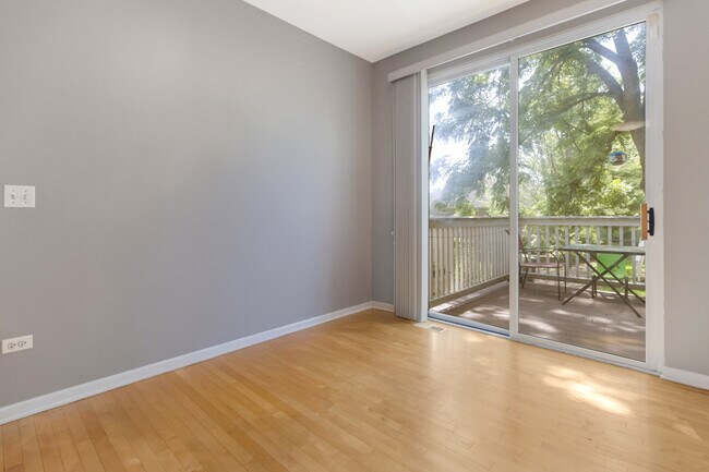 Building Photo - 460 Vaughn Cir