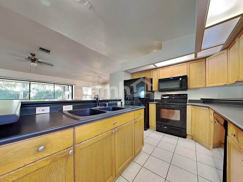 Building Photo - 234 Bryan Oak Ave