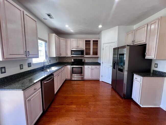 Building Photo - Beautiful 4 bedroom home in Chesapeake
