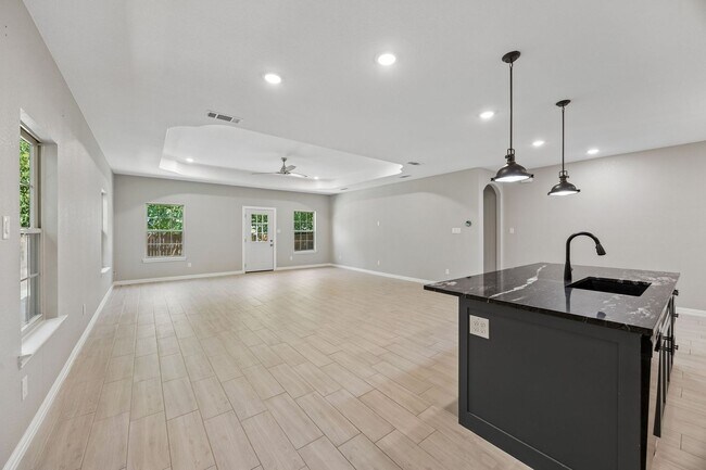 Building Photo - 2808 Binyon St
