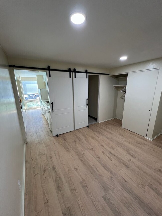 Building Photo - First-Floor One Bedroom, One Bathroom Apartment on S. Corl Street