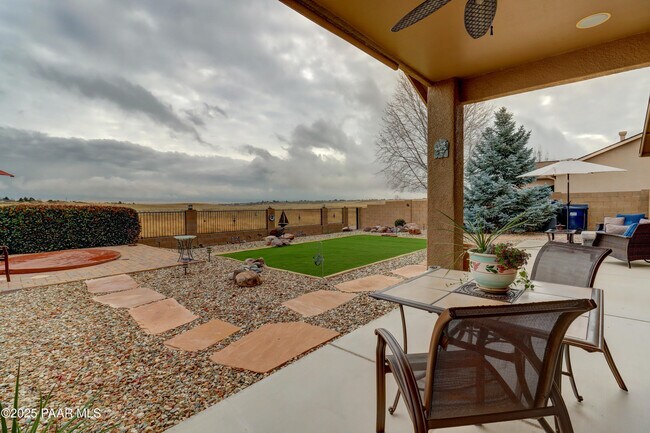 Building Photo - 5819 N Bronco Ln