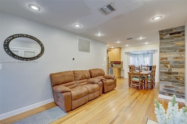 Building Photo - 1637 Cleveland St