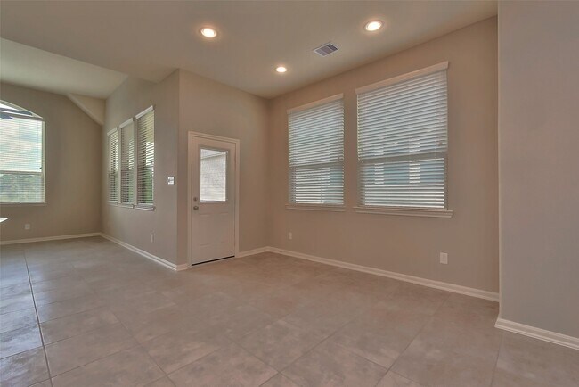 Building Photo - 163 Axlewood Ct
