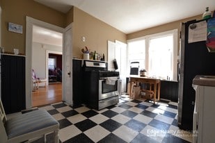 Building Photo - 11 Frederika St