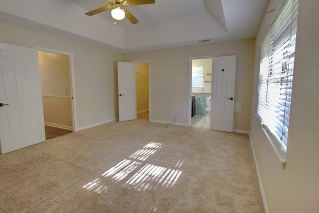 Building Photo - 809 Barrington Dr