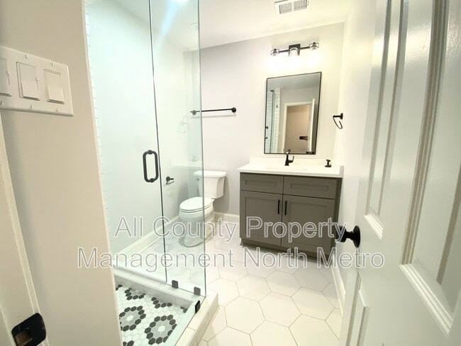 Building Photo - 565 Wayt Rd