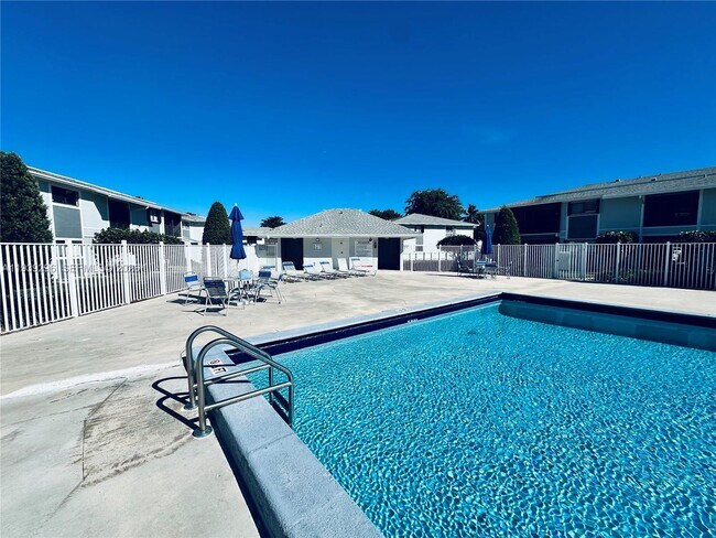 Building Photo - 9703 Hammocks Blvd