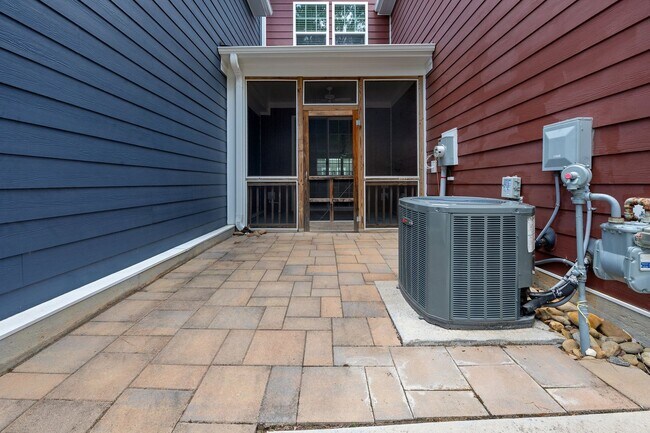 Building Photo - 3 Bedroom Townhome with Rooftop Terrace in Downtown Wake Forest!