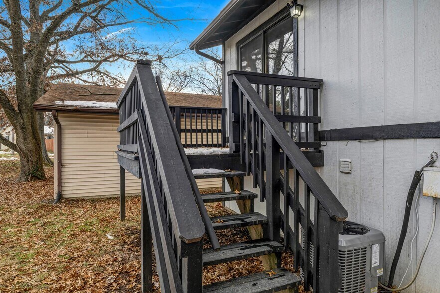 Building Photo - 11 Carriage Lane