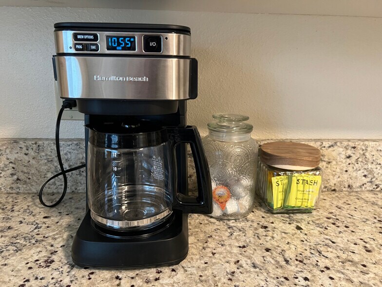 Building Photo - 376 Catron St N