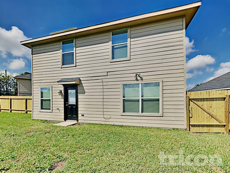 Building Photo - 21402 Palma Grove Way