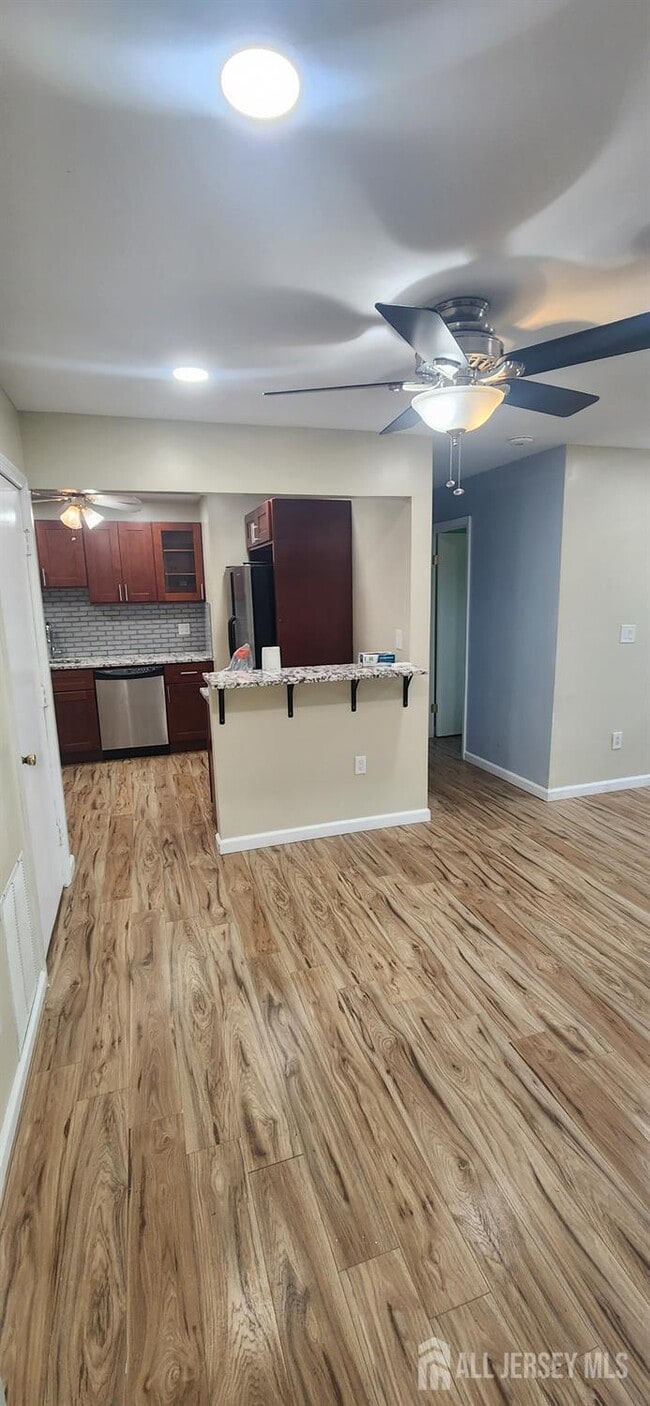 Building Photo - 420 College Dr