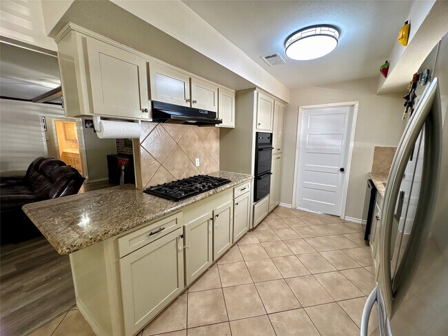 Building Photo - 21802 Rotherham Dr