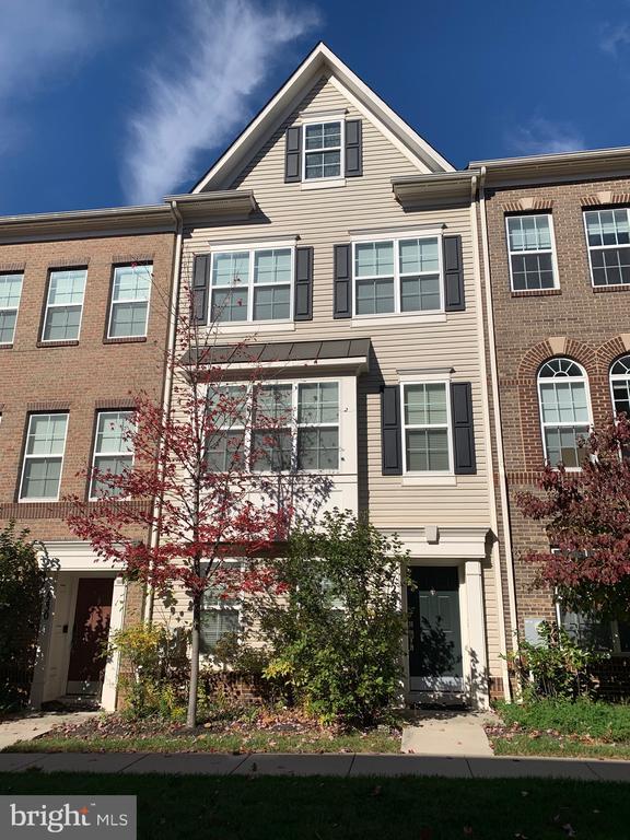 Building Photo - 7228 Barrberry Ln