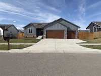 Building Photo - 920 E Bellows St