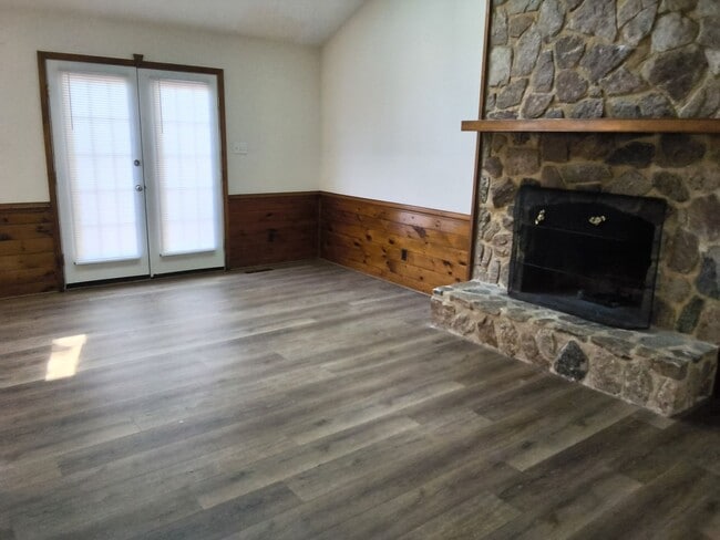 Building Photo - Chesterfield-Salem Church Rd area