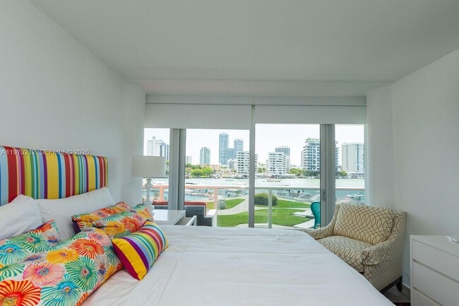 Building Photo - 900 Bay Dr